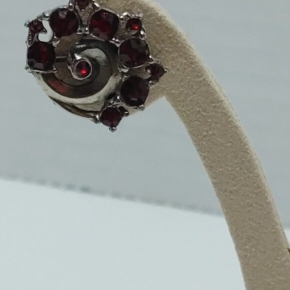 ⭐️5/$25 Vintage silver tone Royal Crest Screw Back Earrings Red Rhinestones Boho - Picture 3 of 10